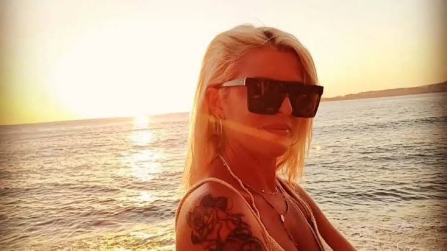 Σοκαριστική μαρτυρία για τη διασώστρια στη Σύρο: «Καθόταν πάνω της 5 λεπτά και την είχε ακινητοποιήσει»