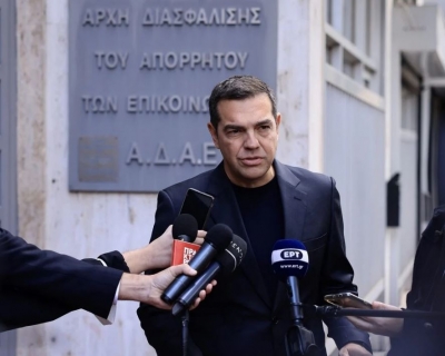 Στην ΑΔΑΕ ο Τσίπρας για τις υποκλοπές: Δεν παίζουμε με τους θεσμούς και τη Δημοκρατία