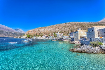 Καλοκαιρινές βόλτες... μόνο για τους τουρίστες στη χώρα μας - Μόνο οι μισοί Έλληνες θα κάνουν φέτος διακοπές