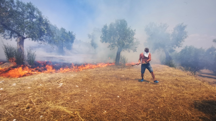 Πυρκαγιές μαίνονται στo Κακοπλεύρι Γρεβενών και στο Παρανέστι Δράμας