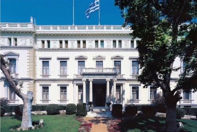 Με λαμπρότητα, 1.700 καλεσμένους, ηχηρές απουσίες, συζύγους και εντός του Μεγάρου, η 52η Δεξίωση Αποκατάστασης της Δημοκρατίας
