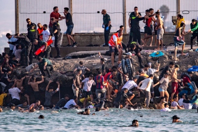 Διαλύεται η Schengen, την ανέστειλε η Ιταλία - Οι παράνομοι στη Ceuta ανατινάζουν τα σύνορα της ΕΕ - Η Τουρκία «οπλίζει» 1 εκατ. μετανάστες στη Λιβύη