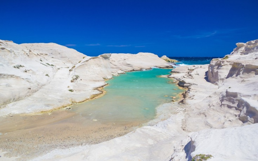 Τι αναφέρει το Υπουργείο Τουρισμού για το ξενοδοχείο στο Σαρακήνικο Μήλου