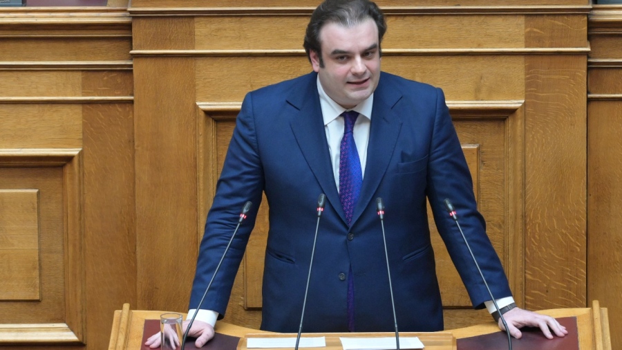 Πιερρακάκης: Στα 1.600 ευρώ αυξάνεται το όριο για το ακατάσχετο στους τραπεζικούς λογαριασμούς