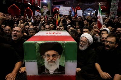 Iranians swear oaths of revenge in front of Khamenei's coffin, mourning turns into rage against the US