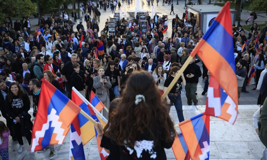 Γενοκτονία των Αρμενίων -  Εκατοντάδες κόσμου στο Σύνταγμα για τα 110 χρόνια