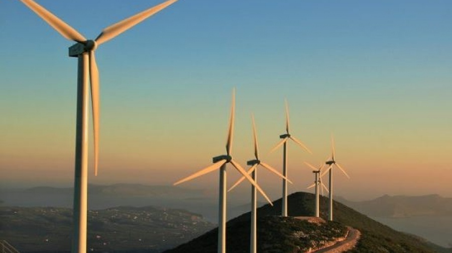 Καταπέλτης η Κομισιόν: Το ρεύμα στην Ελλάδα είναι πανάκριβο – Οι πολίτες πληρώνουν το κόστος της πράσινης ανάπτυξης