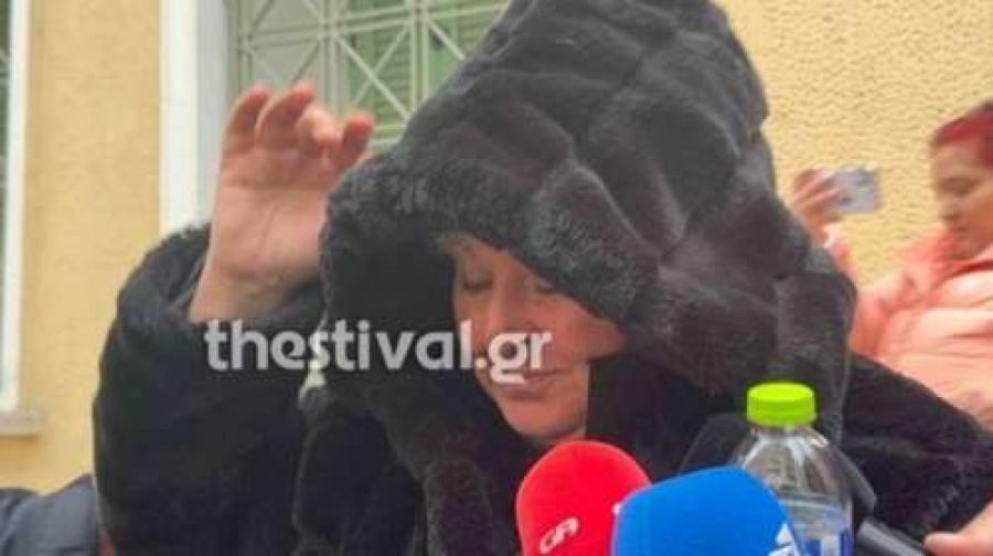 «Η γάτα είναι μετεμψύχωση του πατέρα μου» - Αδιανόητες αποκαλύψεις από την καθηγήτρια που φίμωσε μαθητή