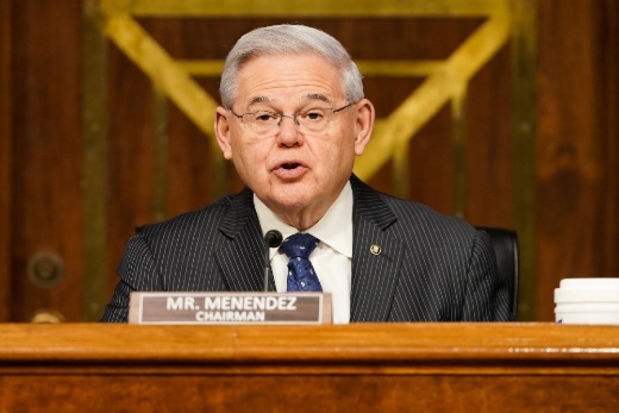 Menendez (ΗΠΑ): Να «παγώσει» η συνεργασία με τη Σαουδική Αραβία μετά τις «φιλορωσικές» αποφάσεις του OPEC+