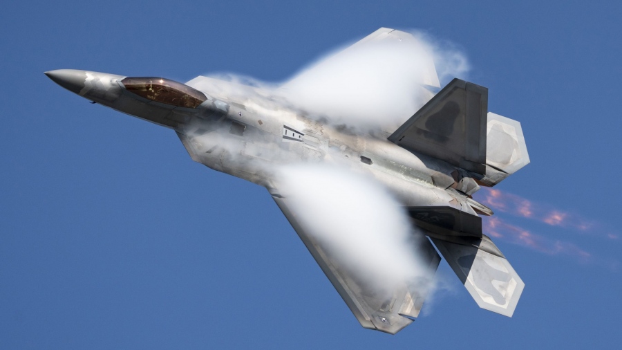Ο «αόρατος» εφιάλτης F-22 Raptor επιχειρεί στην Ασία – Η πολεμική μηχανή των ΗΠΑ προετοιμάζεται για σύγκρουση με Κίνα