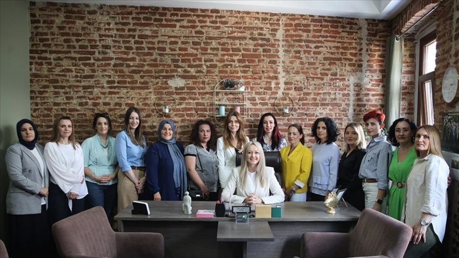 Θράσος Asafoglu (Deb) στο Anadolu: 25 Τουρκάλες της Δυτικής Θράκης και μία που εκπροσωπεί την μακεδονική μειονότητα στο κόμμα μας