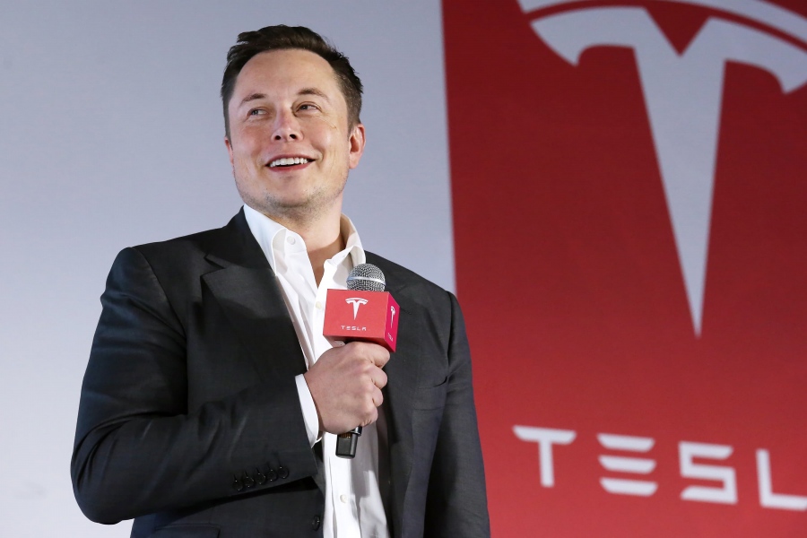 Με την Wikipedia τα έβαλε ο Elon Musk: Την κατηγορεί για προπαγάνδα γιατί συμπεριέλαβε τον ναζιστικό χαιρετισμό