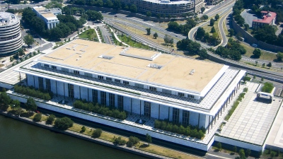 ΗΠΑ: Το Kennedy Center μετονομάστηκε σε «Trump – Kennedy»