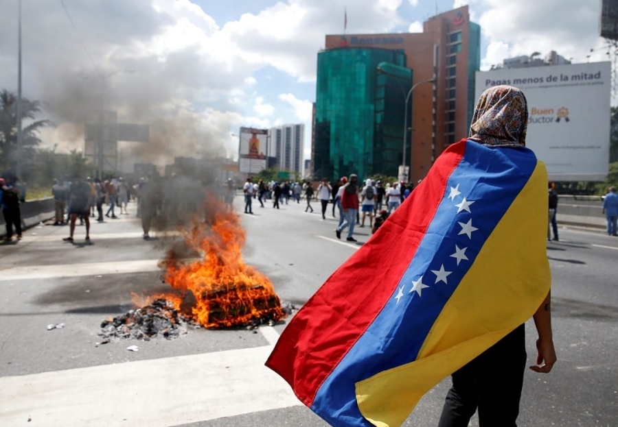 Venezuela experiences the plot that Greece lived first: With fingers on the trigger, creditors wait for the 