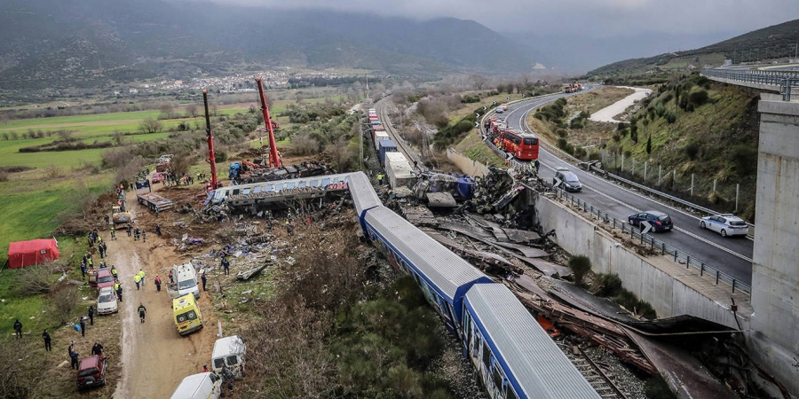 Άρθρο κόλαφος από Galbraith (oικονομολόγος) για Τέμπη: Όντως, ανθρώπινο λάθος - Μητσοτάκης, Τσίπρας, τρόικα... κι όπου βγει