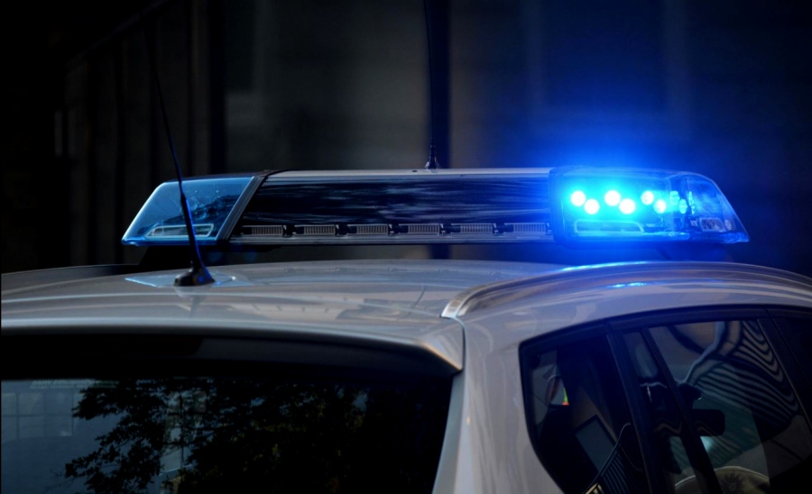 Άγριο πιστολίδι στα Άνω Λιόσια - Γάζωσαν θωρακισμένη Mercedes με Kalashnikov - Μαίνεται το ανθρωποκυνηγητό