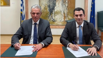 Υπογραφή σύμβασης του υπουργείου Ανάπτυξης με τα ΕΛΤΑ - Σκρέκας: Εξοικονομούμε πόρους για το Δημόσιο