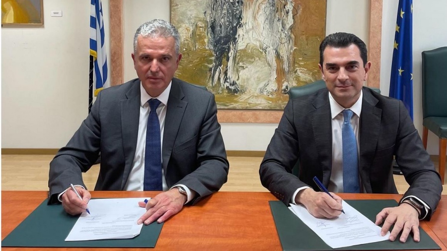 Υπογραφή σύμβασης του υπουργείου Ανάπτυξης με τα ΕΛΤΑ - Σκρέκας: Εξοικονομούμε πόρους για το Δημόσιο