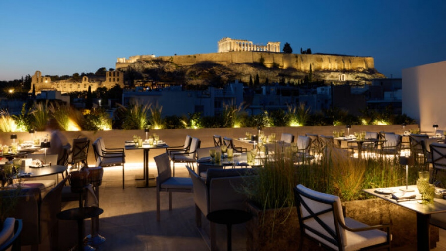 Acropolis Secret: Το βραβευμένο rooftop της Αθήνας με θέα που «αγγίζει» την Ακρόπολη