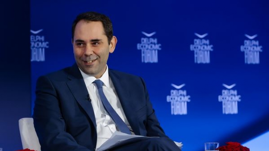 Delphi Economic Forum - Πετραλιάς: Μέχρι το 2026 υποχώρηση του χρέους κάτω από το 150% του ΑΕΠ