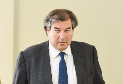 Καραχάλιος εναντίον Καρυστιανού: Έχει σύμβουλο γερόντισσα από τη Συρία... και αστρολόγο από το Harvard