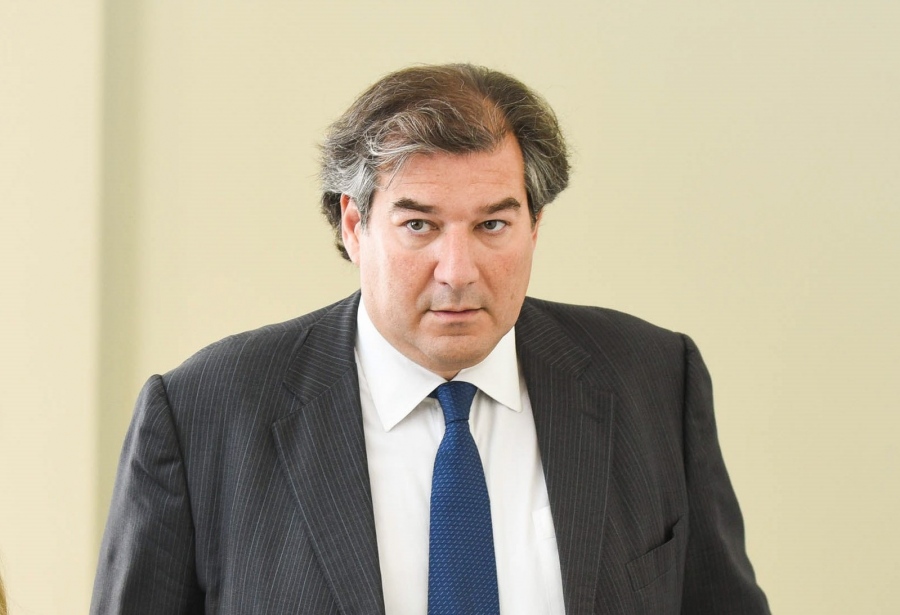 Καραχάλιος εναντίον Καρυστιανού: Έχει σύμβουλο γερόντισσα από τη Συρία... και αστρολόγο από το Harvard