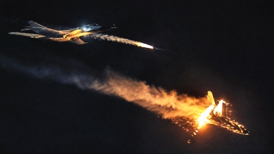 Αμόκ στο Sumy: Ρωσικό μαχητικό Su-35 πυρπόλησε στον αέρα F-16 των Ουκρανών - Ασύλληπτο πλήγμα με πύραυλο R-37/77