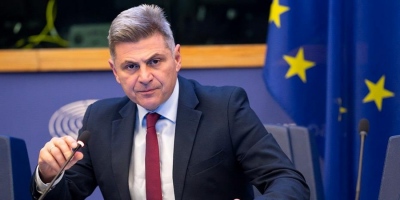 Πάει να κολλήσει με το Κίνημα της Καρυστιανού ο Φαραντούρης