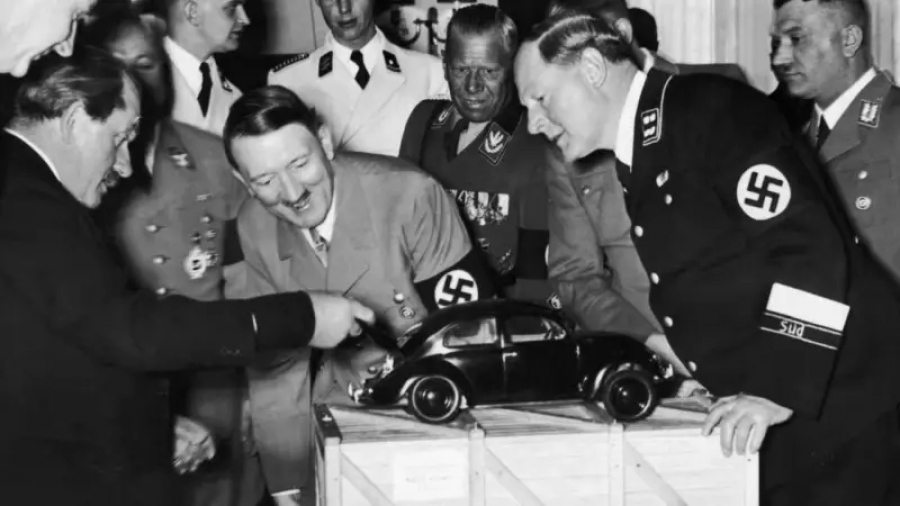 «Πένθος» και παρακμή για Volkswagen - Η Γερμανία τελειώνει την αυτοκινητοβιομηχανική κληρονομιά του Τρίτου Ράιχ