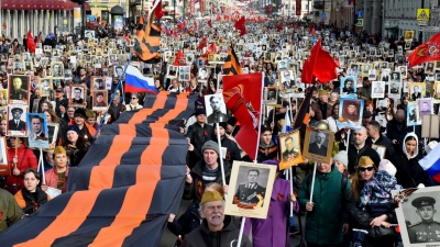 Χυδαία ουκρανική προβοκάτσια - Επιχείρησαν να δημιουργήσουν επεισόδια στην πορεία του «Αθάνατου Συντάγματος» στη Γενεύη