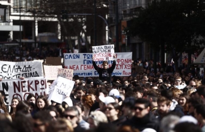 Τραγωδία στα Τέμπη:  Δεν εκτονώνεται η νεανική οργή που σοκάρει το Μαξίμου – Σχεδόν καθολική η λαϊκή δυσαρέσκεια