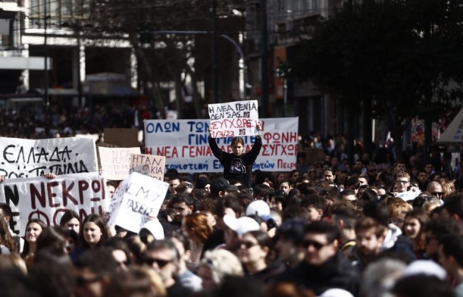 Τραγωδία στα Τέμπη:  Δεν εκτονώνεται η νεανική οργή που σοκάρει το Μαξίμου – Σχεδόν καθολική η λαϊκή δυσαρέσκεια