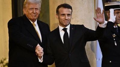 Trump: Θα επιβάλλω 200% δασμούς στο γαλλικό κρασί και σαμπάνια και ο Macron θα πειστεί…