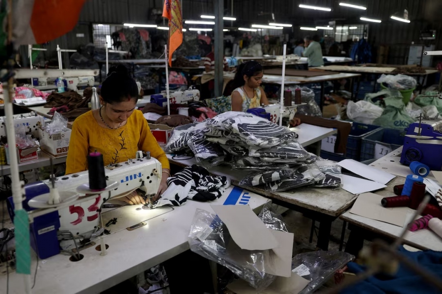 Πολυεστερικό... σοκ στην αγορά μόδας: Fast fashion σε κρίση λόγω υψηλών τιμών πετρελαίου