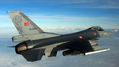 Ένα τουρκικό F-16 συνετρίβη μετά την απογείωσή του από αεροπορική βάση, σκοτώθηκε ο πιλότος
