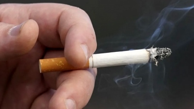 Επιμένουν παραδοσιακά οι Ρώσοι - Απαγορεύουν τα ηλεκτρονικά τσιγάρα και ελπίζουν οι καπνιστές... να στραφούν στα κλασικά