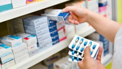 Ελλείψεις στα φάρμακα: Η κυβέρνηση Μητσοτάκη αποποιείται την ευθύνη - Πυρ ομαδόν από την αντιπολίτευση