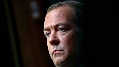Φωτιά ο Medvedev για Zelensky: Το πράσινο ασήμαντο έντομο θα παραμείνει ζωντανό, όσο καταστρέφει την Ουκρανία