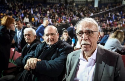 Κόλαση στον ΣΥΡΙΖΑ: Αποχώρησε ο Βίτσας από την ΚΕ – «Αίσχος» φώναζε ο Φίλης, όταν μιλούσε ο Κασσελάκης