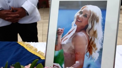 Το τελευταίο αντίο στη Γωγώ Μαστροκώστα, σε κλίμα οδύνης η κηδεία της