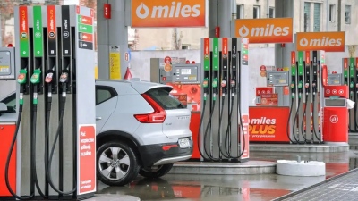 Βρετανία και ΗΠΑ «σπάνε» τις κυρώσεις κατά της Ρωσίας – Επιστρέφει από το… παράθυρο το ρωσικό πετρέλαιο