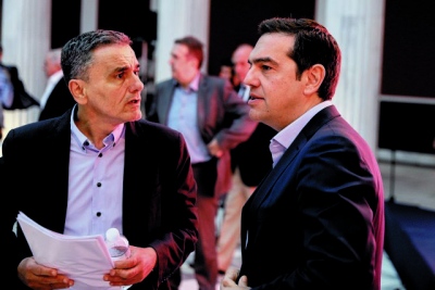 Απέραντο φρενοκομείο - Ο Τσακαλώτος διασύρει τον Τσίπρα για τα Μνημόνια, ο Πολάκης καταγγέλλει «κλέφτικα σφυρίγματα»