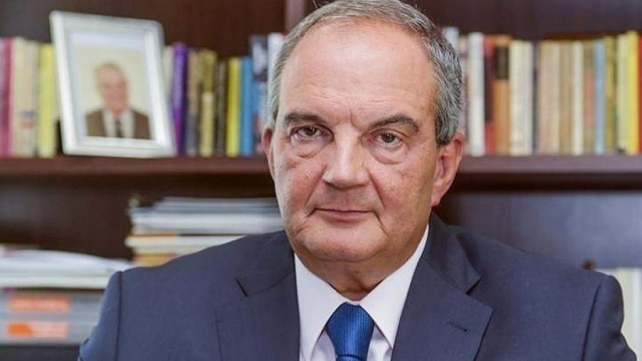 Ο Κώστας Καραμανλής άναψε... φωτιές στο Μαξίμου και πήγε στη Βιέννη