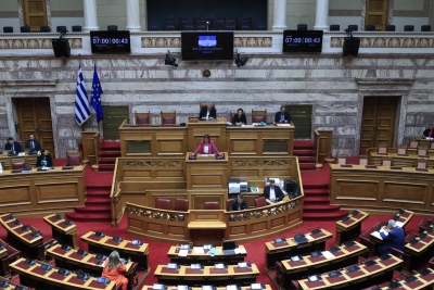 Υπερψηφίστηκε το νομοσχέδιο για ένταξη των υγειονομικών στα βαρέα και ανθυγιεινά