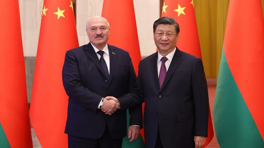 Τι κρύβει η ξαφνική επίσκεψη Lukashenko στην Κίνα – «Είμαστε με τη Ρωσία μέχρι τέλους»