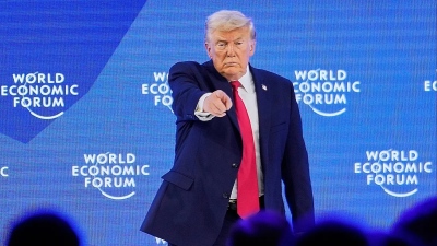 Σοκ και δέος - Ο Trump μοιράζει τελεσίγραφα στο Davos: Μην πουλάτε ομόλογα ΗΠΑ - Θα πάρουμε ό,τι θέλουμε στη Γροιλανδία