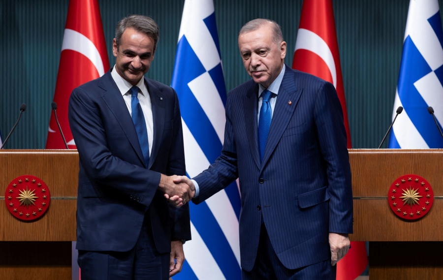 Δύο κόσμοι αντίθετοι – O Erdogan διαμορφώνει με Τrump τις εξελίξεις και ο Μητσοτάκης παρακαλεί για συνάντηση στις ΗΠΑ
