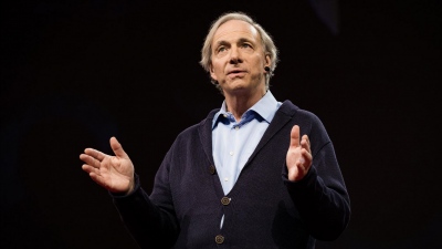 «Μαύρη» πρόβλεψη από Dalio: Ο Trump ανοίγει τον δρόμο για παγκόσμιο χρηματοοικονομικό πόλεμο