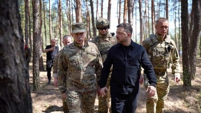 Επικοινωνιακή επίσκεψη Zelensky στη Zaporizhia με κρυφές απειλές για χτύπημα στη Ρωσία την Ημέρα της Νίκης (9/5)