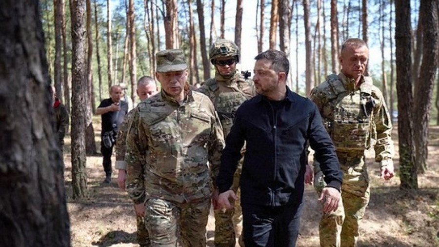 Επικοινωνιακή επίσκεψη Zelensky στη Zaporizhia με κρυφές απειλές για χτύπημα στη Ρωσία την Ημέρα της Νίκης (9/5)